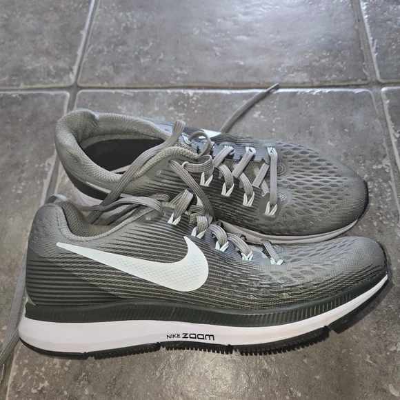 Nike Gray Running Shoes - Picture 2 of 5